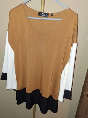 Milano Colorblock V-Neck Tunic in Camel, White & Black